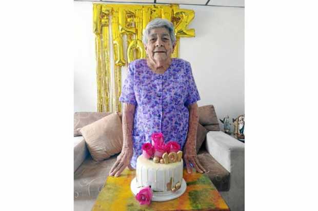 El jueves 4 de marzo le celebraron el cumpleaños 101 a Aura Rosa Ramírez de Ríos. Su hijo Ricardo Ríos nos envía esta fotografía