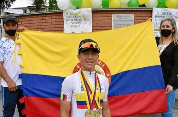 La Alcaldía de Pácora le rindió un homenaje público al ciclista Emanuel Londoño por obtener medallas de oro en las competencias 