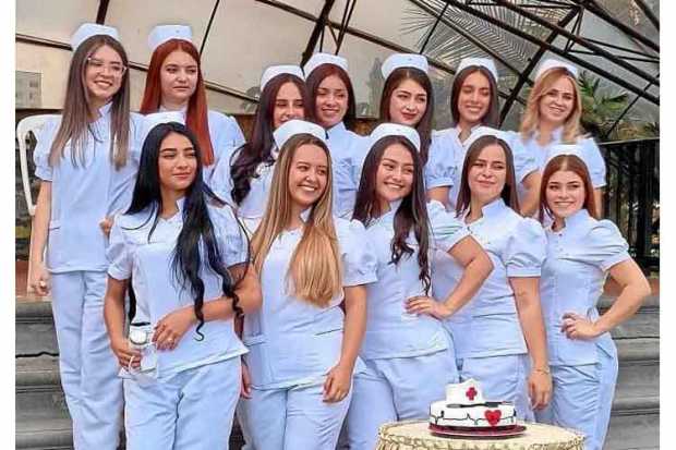 La Escuela Nacional Auxiliares de Enfermería entregó el certificado de Técnico Laboral en Auxiliar de Enfermería a: Estefanía De