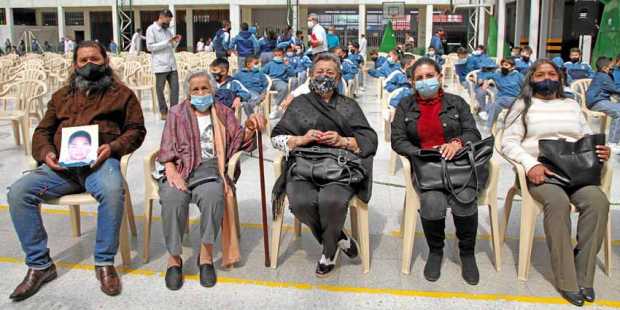 Rodolfo Grajales, Fanny Arango, Ruby López, Adriana López, y Marleny Echeverry.