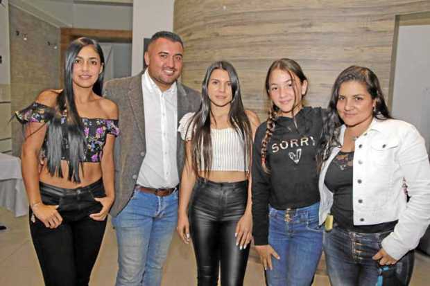 Alexandra Dávila, Cristina Valencia, Daniela Cifuentes, Emilia Salazar y Elizabeth Valencia.