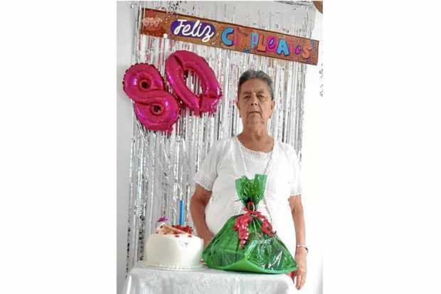 Con una reunión familiar celebran con almuerzo y torta el cumpleaños 80 de Dolly Yepez en el barrio El Porvenir, de Manzanares. 