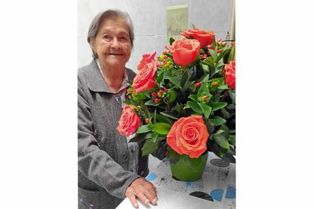 Con motivo del mes de las madres y de sus 95 años, felicitamos a nuestra madre y abuela Marina Mejía de Echeverry. Agradecemos a