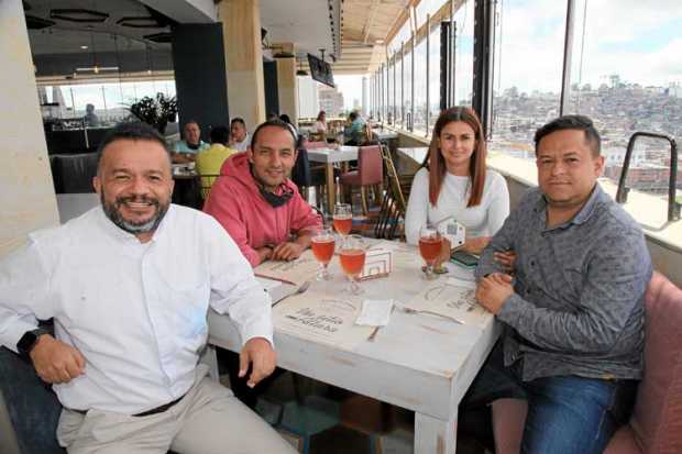cristián Echeverry, Andrés Echeverry, Diana Ceballos y Juan Camilo Suárez