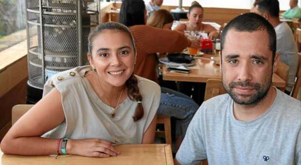 En un almuerzo de amigos se congregaron en el restaurante La Farfalla: Catalina Betancur y David Antonio Urrea.