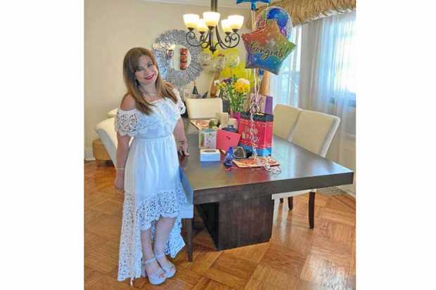 Clara Inés Duque Cardona celebró un año más de vida, familiares y amigos se reunieron en una cena para su festejo. Su señora mad