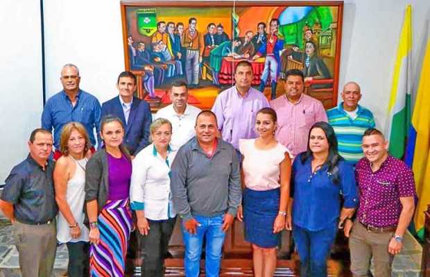 De izquierda a derecha atrás: Edgar Arbeláez, Pedro López, Marino Ramírez, Wilson Gómez, William Marín, Ómar Jaramillo, adelante