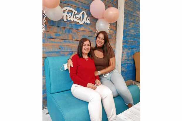 María Esperanza Atala Jiménez y Luisa Fernanda Mejía Atala en su reunión de cumpleaños  