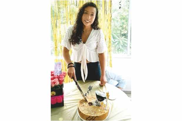 GRADO - MELISSA RAMOS LEMOS  Recibe su grado en Psicología y Ciencias Políticas de la Universidad Stony Brook en el estado de Nu