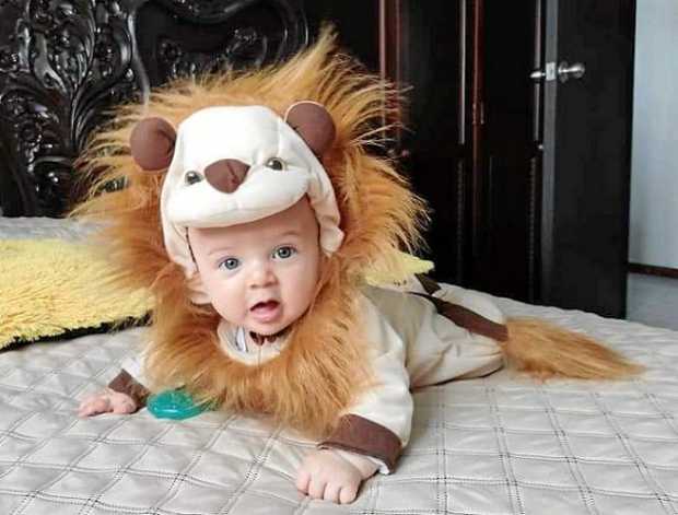 Samuel Cardona Alzate de 5 meses, lució su disfraz de león en el sector de Los Álamos.