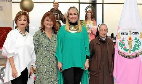 Ángela Gómez de Cárdenas, presidenta de la Asociación de Exalumnas; María Fernanda Arango Gómez, directora de la Fundación Hogar