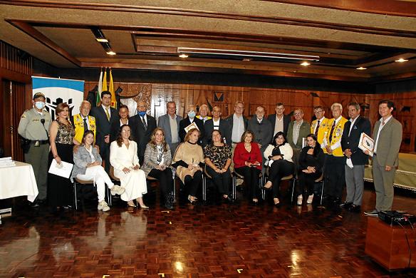 Asistentes al reconocimiento de los 100 años de LA PATRIA