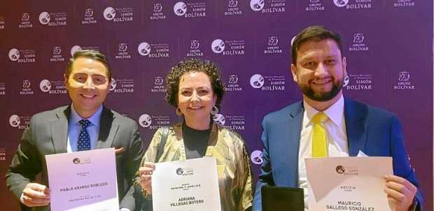 Pablo Arango y Mauricio Antonio Gallego, graduados de Comunicación social y Periodismo, de la Universidad de Manizales, y ganado