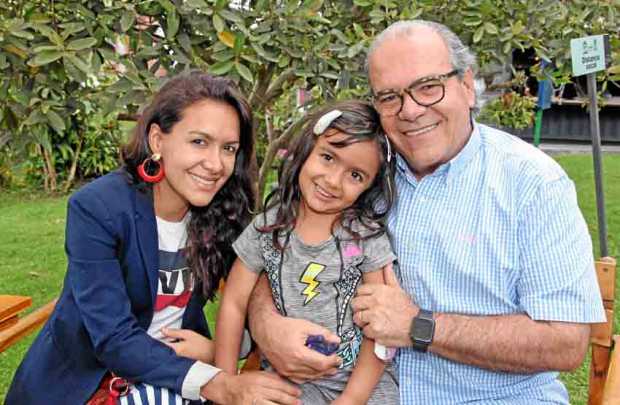 Carolina Molina Ochoa, Macarena Mejía Molina y Carlos Felipe Mejía Mejía