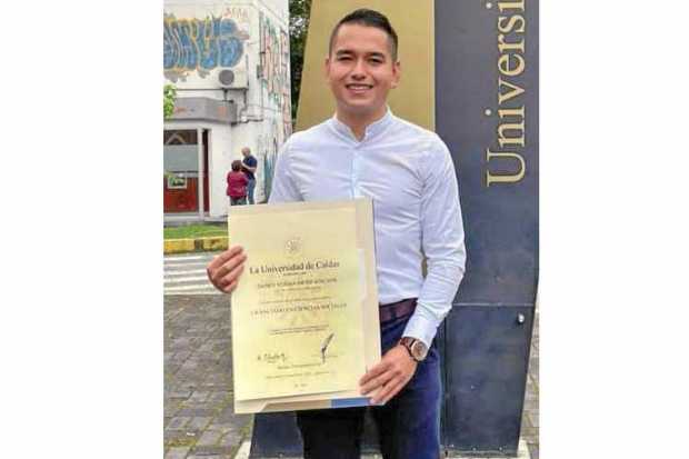 Daney Yulián Ortiz Hincapié, de Manzanares recibió el título de licenciado en Ciencias Sociales de la Universidad de Caldas. Fel