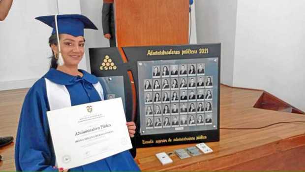 La Escuela Superior de Administración Pública otorgó el título de administradora pública a la concejala de Manzanares Diana Mile