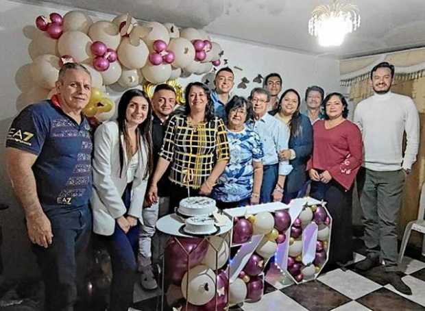 Teresa Quintero Vargas celebró su cumpleaños 70 en su residencia en el barrio El Guamal, en compañía de su esposo, hijos y amigo