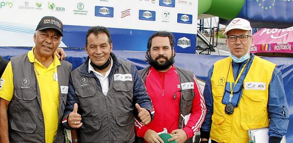 Foto | Darío Augusto Cardona | LAPATRIA   Jorge Londoño Arregocés, director de protocolo de Clásico RCN; José Agustín Martínez, 