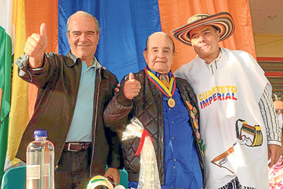 Carlos Felipe Mejía,  senador; Helí Toro Álvarez, director de El Cuarteto Imperial, Gerardo Osorio, alcalde Manzanares