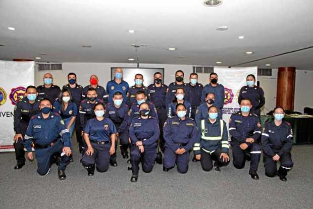 El viernes 20 de agosto en el centro de convenciones teatro los fundadores se llevó a cabo el curso "materiales peligrosos nivel