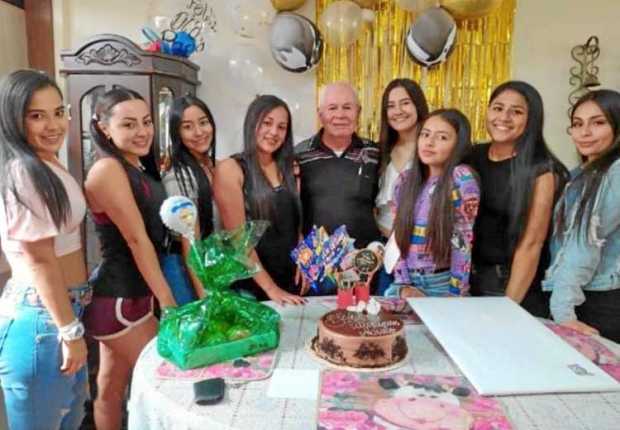En la residencia de José Joaquín Suárez Mendez le celebraron su cumpleaños Estefanny Suárez Meneses,Alejandra Muñoz Suárez, Nata