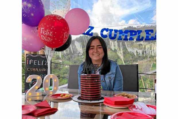 Foto | Archivo particular| Manzanares   El domingo 22 de agosto en el restaurante Villa Sunset, amigos y familia celebraron el c