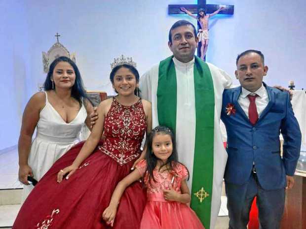 María Alejandra Toquica Díaz celebró su cumpleaños en compañía de familiares y amigos con una eucaristía y una recepción en su r