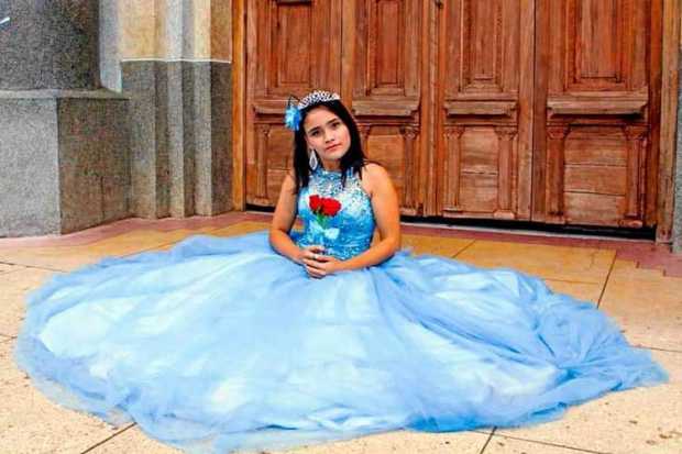Foto|Lector|LA PATRIA    Yisel Daniela Álzate Romero celebró sus quince años en compañía de sus amigos y familiares en Risaralda