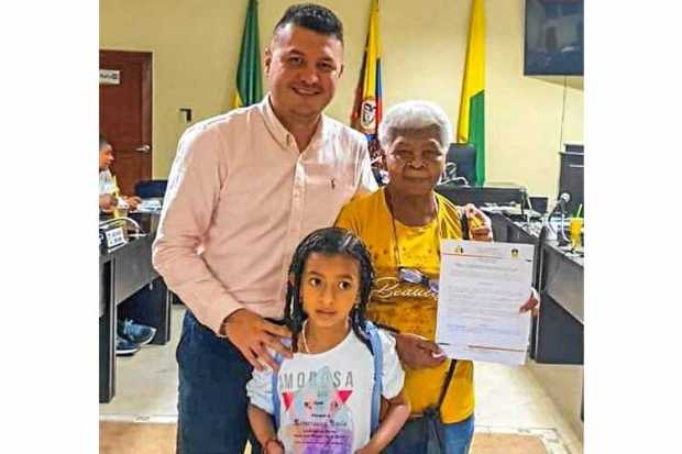 Foto | Cortesía | La PATRIA María Resurrección Ayala fue galardonada como la adulta mayor del año en Supía por realizar labores 