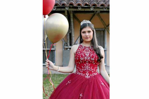 A María José López Gallego le celebraron los 15 años con una eucaristía en la Basílica Menor de Manzanares. Sus padres la felici