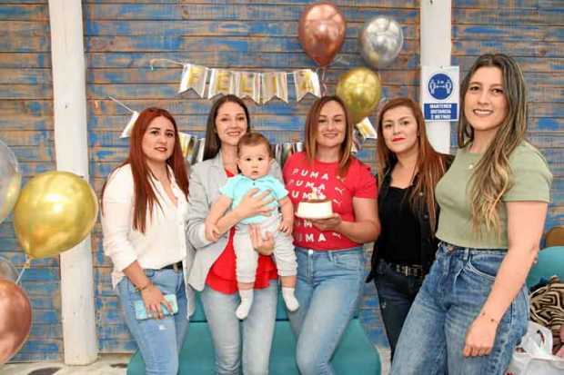 En el restaurante Solario le celebraron el cumpleaños a Fernanda Murillo García. A la homenajeada la acompañaron Juliana López, 