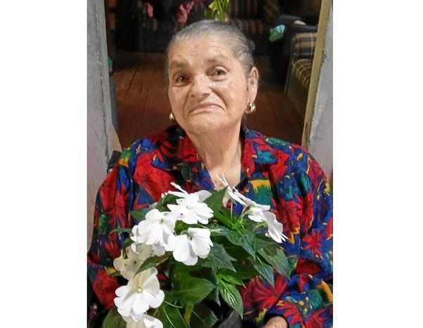 Carmelina Castrillon Ceballos se nos fue de éste mundo. Disfrutaba las actividades con los niños en su casa les leía la Patria c