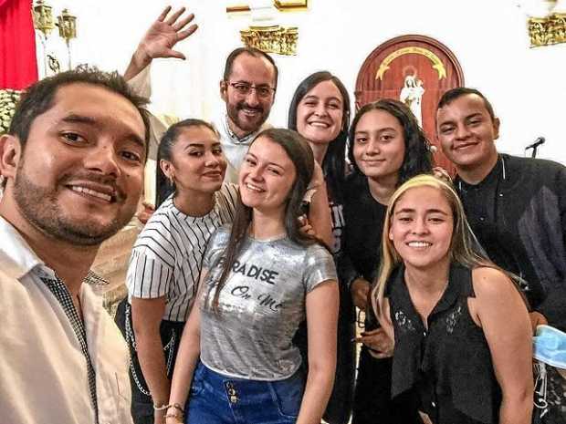 Integrantes del coro de la basílica menor San Antonio de Manzanares Caldas que colaboro en la Semana Santa. Daniela Rojas, Javie