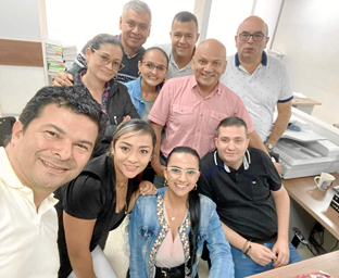 Foto Cortesía | LA PATRIA   Funcionarios de la Secretaría del Tribunal Administrativo de Caldas le celebraron el cumpleaños a Di