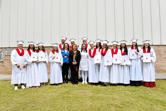 La Cruz Roja, seccional Caldas, otorgó el título laboral de Auxiliar en Enfermería a 14 estudiantes.