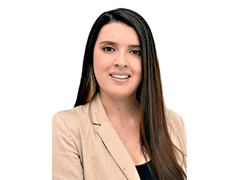 María Alejandra López Grajales recibió el título en Ingeniería Industrial de la Universidad Pascual Bravo, de Medellín. La cerem