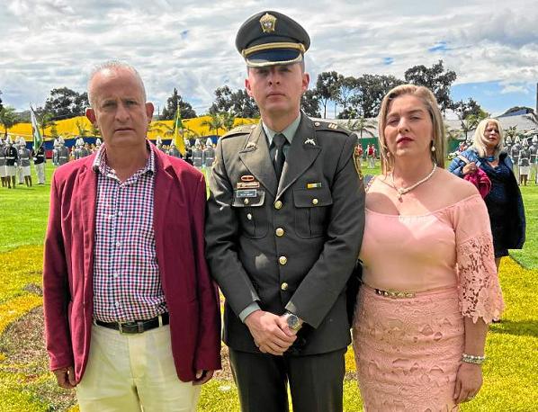 Fotos|Lector|LA PATRIA    Ascendió al grado de capitán Néstor Ivan Tangarife Parra, oriundo de Manzanares, y en la ceremonia con