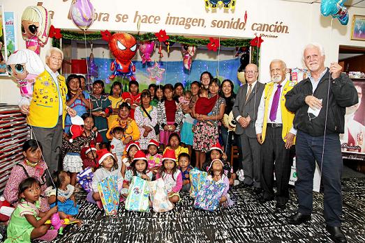 Óscar Gaviria Valencia, periodista, miembro del Club de Leones Chipre y en representación de la Sociedad de Mejoras Públicas de 