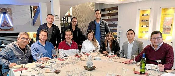 Cena a nuevos especialistas, egresados del programa de Gastroenterología de la Universidad de Caldas 2022, con sitio de práctica