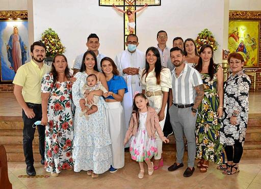 En la Iglesia María Reina, del barrio El Vergel de Ibagué (Tolima), bautizaron a Dominic Jiménez Ballesta. Sus padrinos fueron D