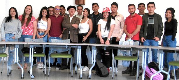 Foto | Lector | LA PATRIA    En la clausura de la edición 36 de la Cátedra Aleph (II, 2021), de la Universidad Nacional de Colom