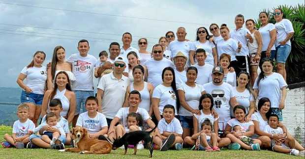 Gustavo Sánchez se reunió con sus hijos, nietos, bisnietos y amigos.