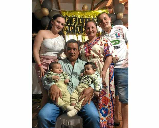 Germán Sánchez celebró su cumpleaños  acompañado de sus nietos Emiliano y Juan Miguel, su esposa, Patricia, y sus hijos María An