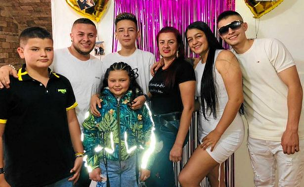 Juan Buriticá, Brahian Salazar, Luciana Muñoz, Johan Navia, Verónica Muñoz, Brenda Henao y Jerson Navia.