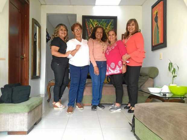 Doris, María Luisa y María Elena García, Amanda Cruz y María Fanny López.
