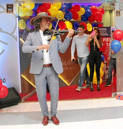 Fotos | Luis Fernando Trejos | LA PATRIA    Memo Gómez, fue uno de los encargados de amenizar el evento