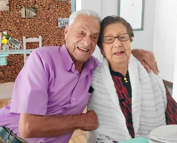Foto | Lector | LA PATRIA    Alcides Pérez y Ermita Gómez, ambos de 92 años, festejaron sus 72 años de casados. Conocidos y alle