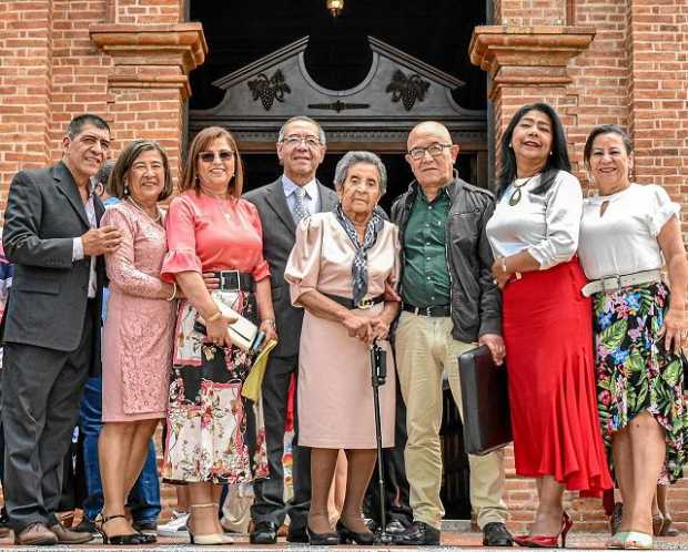 Fabio, Libia, Susana, Gloria Inés, Reinaldo, Ana Lucía, Fernando León, Fabiola y María Lucy.