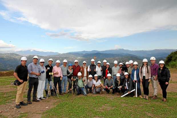 El 10 de junio el señor gobernador de Caldas, Luis Carlos Velásquez Cardona, en compañía de la prensa de la región, visitó el Ae