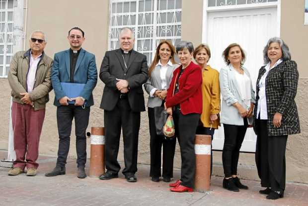 Darío Gómez Jaramillo, Néstor Mario Arias Arias, monseñor José Miguel Gómez, María Isabel Giraldo, Esperanza Villegas, Liliana G